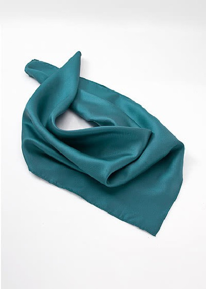 Halsdoek aus dem gleichen Stoff und Farbe