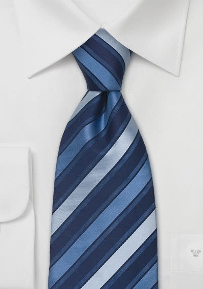 Krawatte blau weiß gestreift