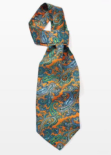 Ascot aus dem gleichen Stoff und Farbe