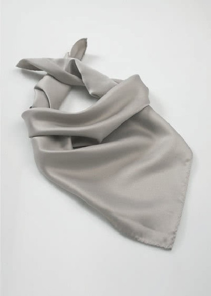 Halsdoek aus dem gleichen Stoff und Farbe