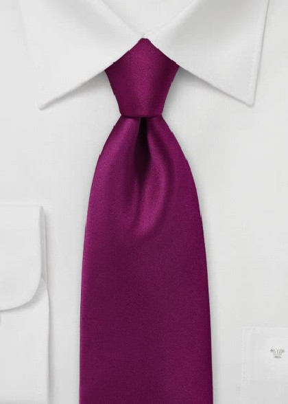 Stropdas aus dem gleichen Stoff und Farbe