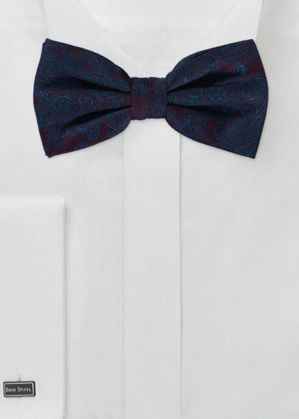 Vlinderdas aus dem gleichen Stoff und Farbe