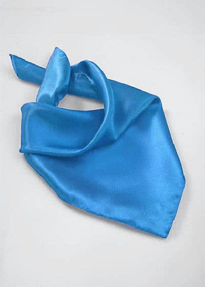 Halsdoek aus dem gleichen Stoff und Farbe
