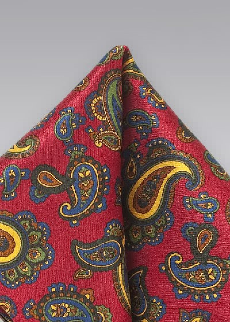 Een conservatief pochet in het rood met Paisley