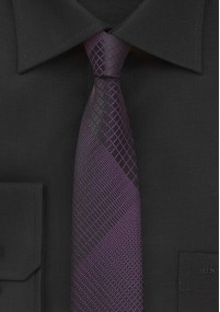 Smalle paarse stropdas met lineair patroon