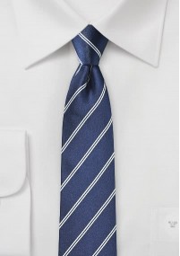 Krawatte schmal geformt Streifen dunkelblau weiß